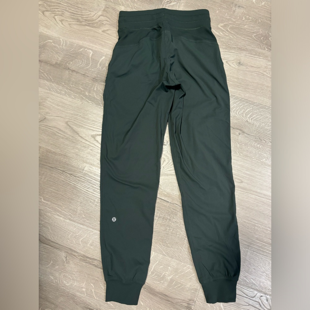 LULULEMON JOGGER PANTS SIZE 2. LIKE NEW!!!